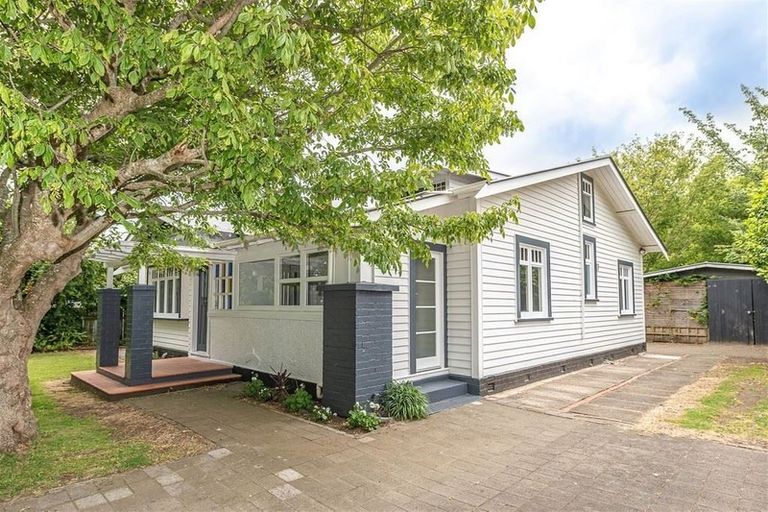 Photo of property in 10 Selwyn Crescent, College Estate, Whanganui, 4500