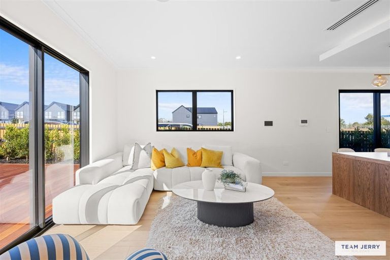 Photo of property in 37 Maungakaraka Road, Karaka, 2580