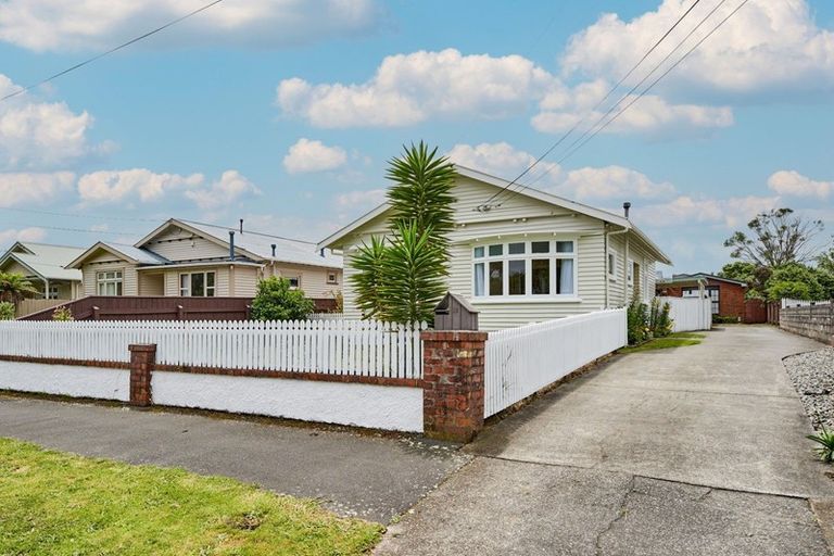 Photo of property in 19 Norton Park Avenue, Fairfield, Lower Hutt, 5011