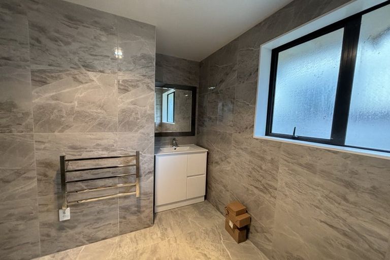 Photo of property in 50 San Valentino Drive, Henderson, Auckland, 0612