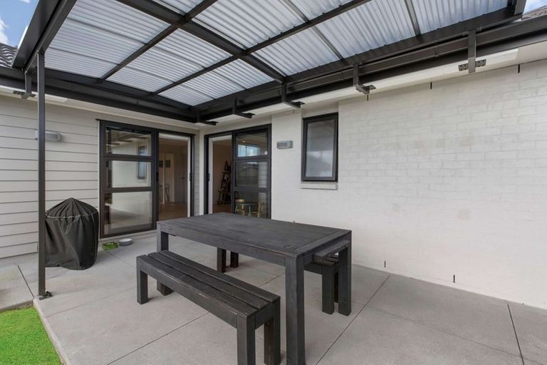 Photo of property in 20 Scotsmoor Drive, Wattle Downs, Auckland, 2103