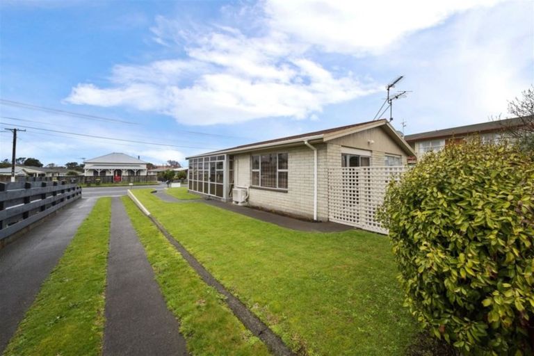 Photo of property in 37 Collins Street, Hawera, 4610