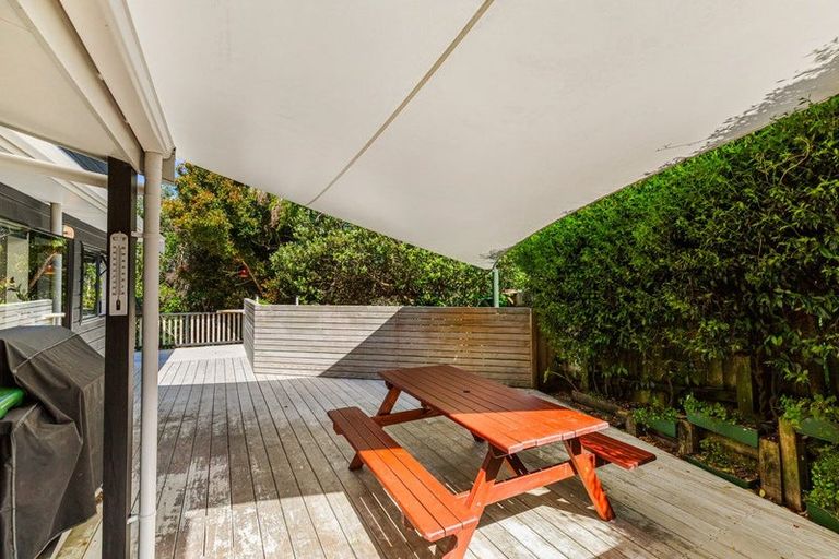 Photo of property in 1/20 Reynolds Place, Torbay, Auckland, 0630