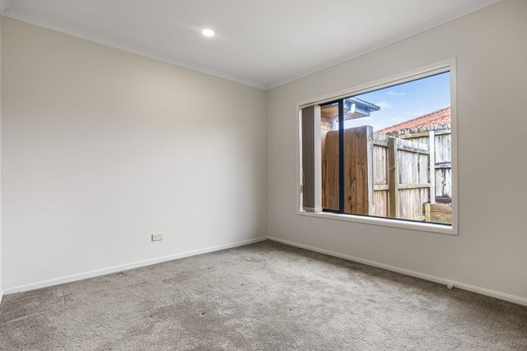 Photo of property in 13 Attymon Lane, East Tamaki, Auckland, 2016