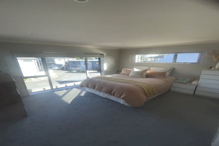 Photo of property in 6 Brindle Way, Newlands, Wellington, 6037