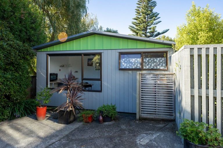 Photo of property in 15 Napier Grove, Waikanae Beach, Waikanae, 5036