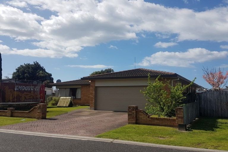 Photo of property in 17 Barbara Grove, Papamoa Beach, Papamoa, 3118