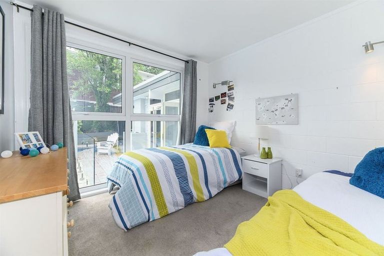 Photo of property in 43 Knightsbridge Drive, Forrest Hill, Auckland, 0620