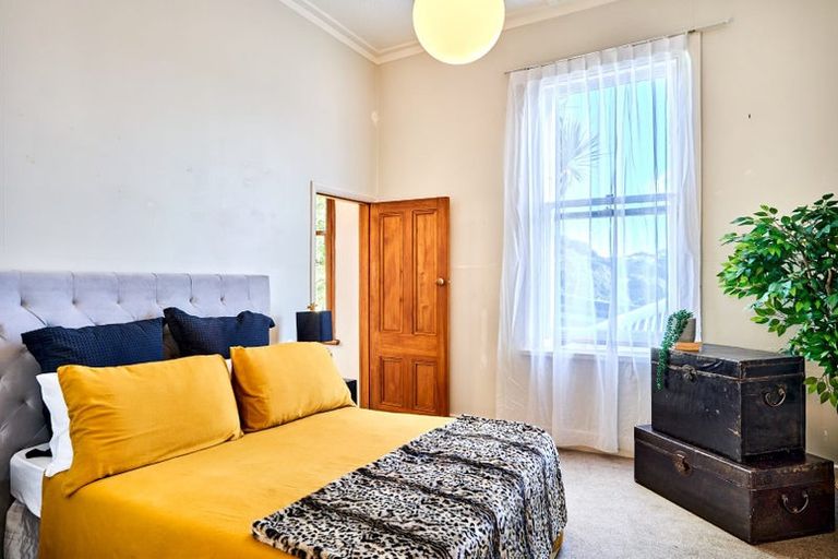 Photo of property in 23 Shannon Street, Mount Victoria, Wellington, 6011