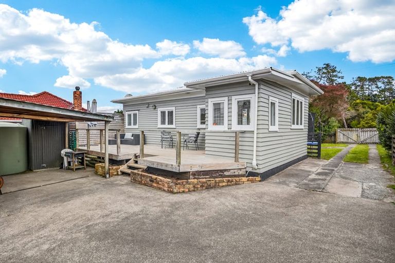 Photo of property in 36 Pine Avenue, Henderson, Auckland, 0612