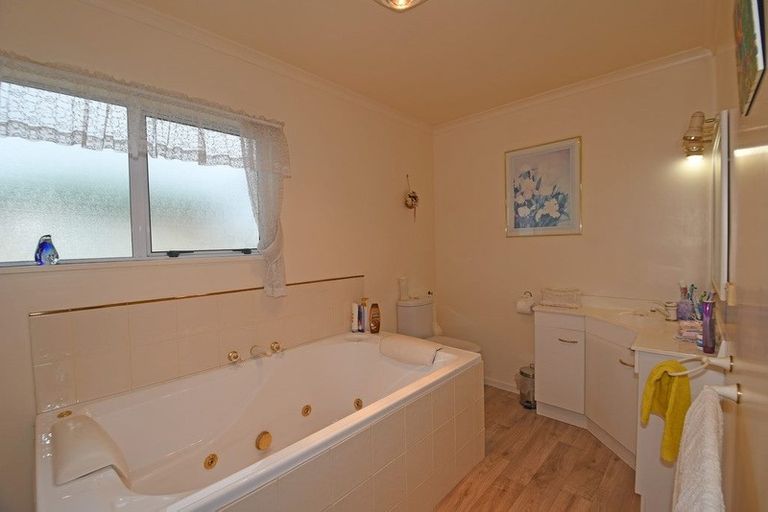 Photo of property in 5 Ngatira Place, Snells Beach, 0920