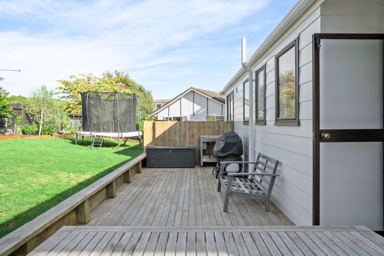 Photo of property in 42 Dominica Crescent, Grenada Village, Wellington, 6037