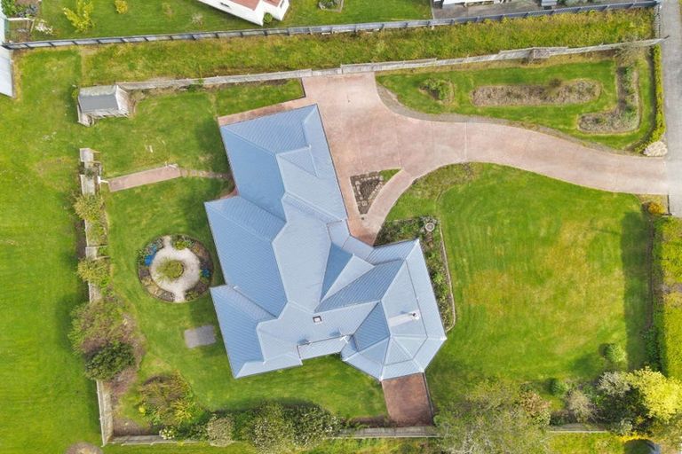 Photo of property in 20 Paraekaretu Street, Hunterville, 4730