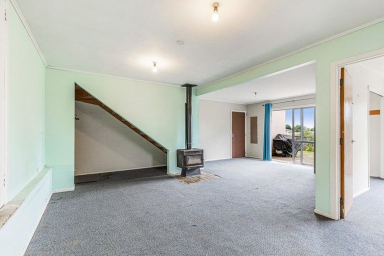 Photo of property in 19 Lydford Place, Glendene, Auckland, 0602