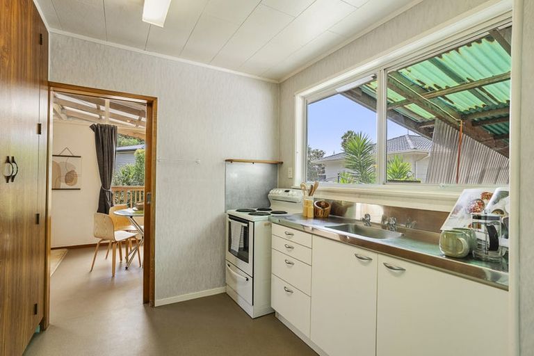 Photo of property in 5 Papa Place, Birkdale, Auckland, 0626