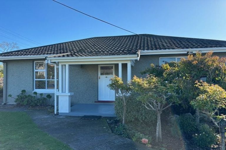 Photo of property in 18 Queens Road, Glen Avon, New Plymouth, 4312