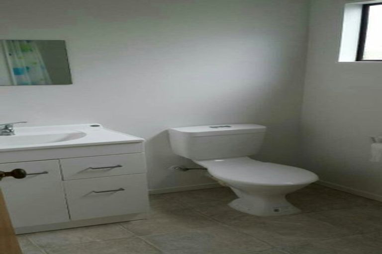 Photo of property in 12 Exmouth Road, Northcote, Auckland, 0627