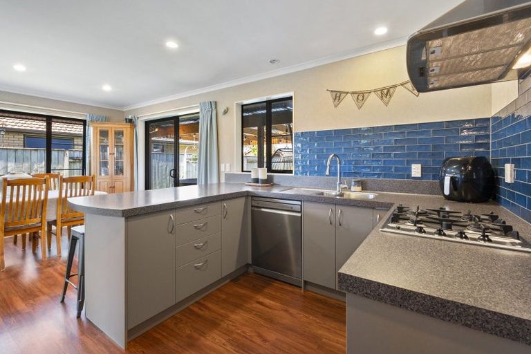 Photo of property in 36 Geneva Terrace, Kelvin Grove, Palmerston North, 4414