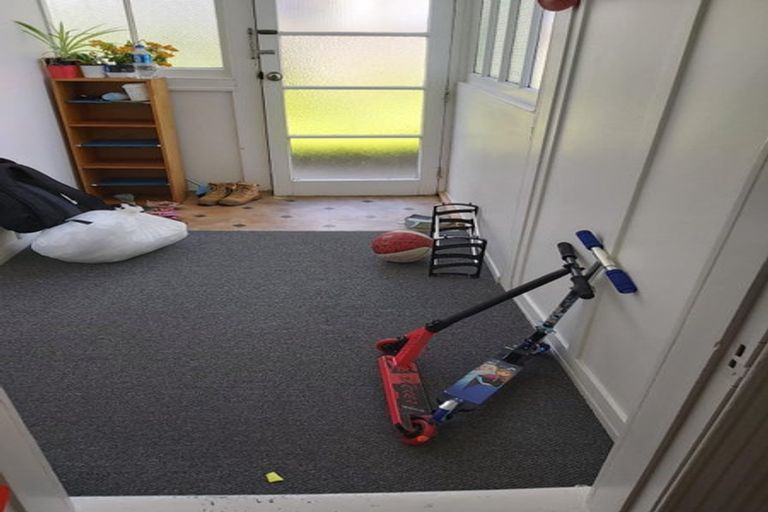 Photo of property in 1/50 Clyde Street, Island Bay, Wellington, 6023