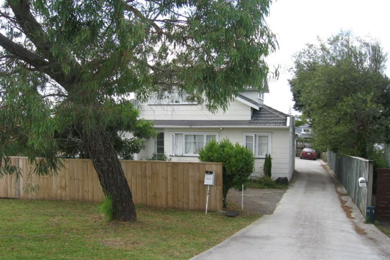 Photo of property in 1/250 Wairau Road, Glenfield, Auckland, 0627