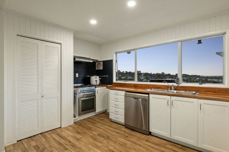 Photo of property in 10 Gurnard Road, Stillwater, Silverdale, 0993