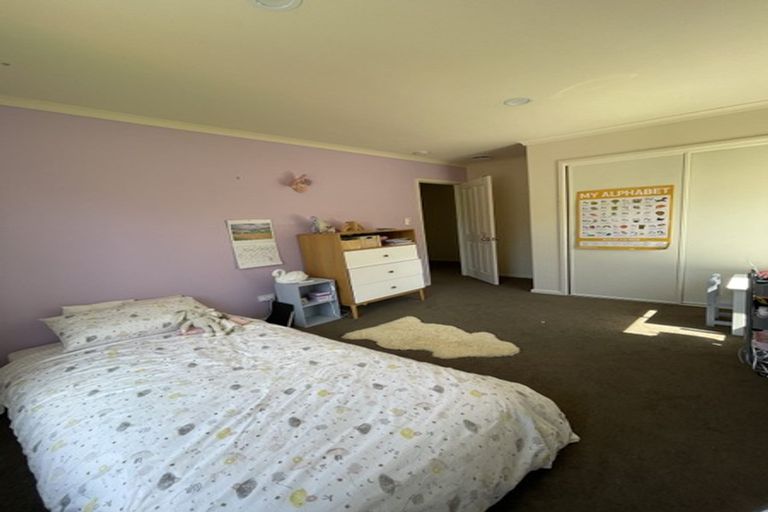 Photo of property in 32 Waldorf Crescent, Orewa, 0931