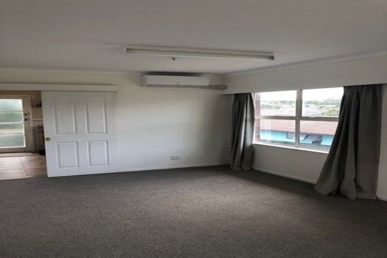 Photo of property in 2/111 Shakespeare Road, Milford, Auckland, 0620