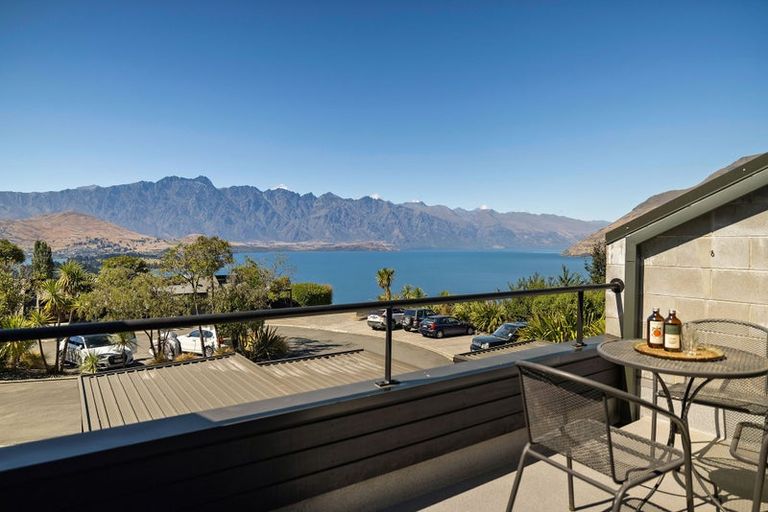 Photo of property in Alpine Meadows Apartments, 135w Fernhill Road, Fernhill, Queenstown, 9300