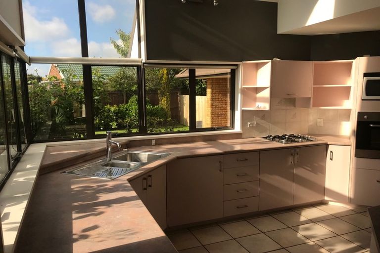 Photo of property in 2 Lantern Lane, Halswell, Christchurch, 8025