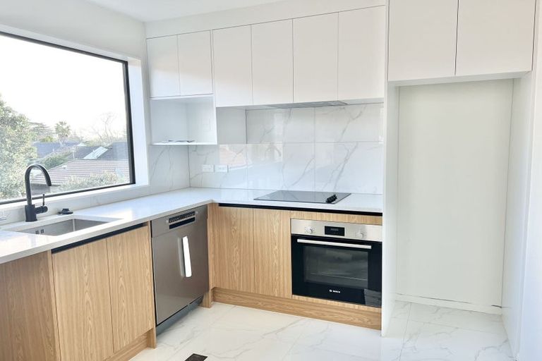 Photo of property in 2/5 Chevis Place, Pakuranga, Auckland, 2010