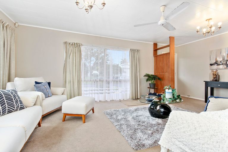 Photo of property in 17 Woodvale Road, Glen Eden, Auckland, 0602