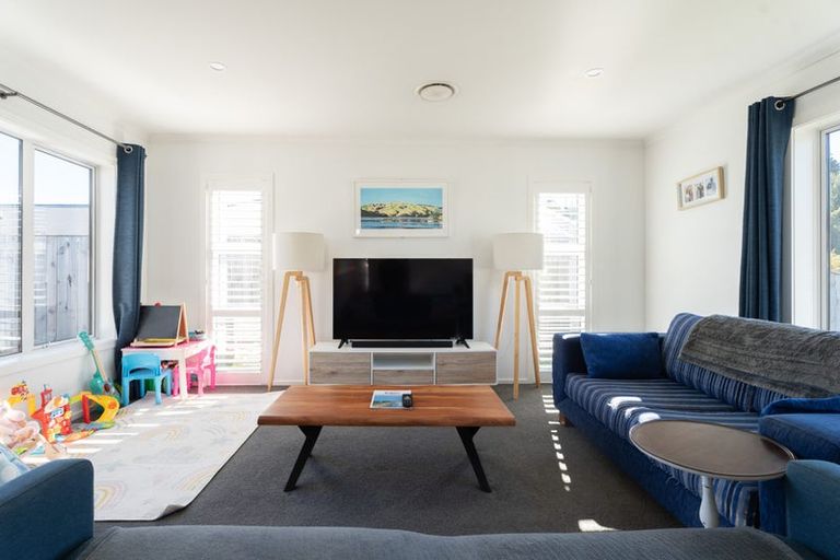 Photo of property in 7 Yorkshire Close, Whitby, Porirua, 5024