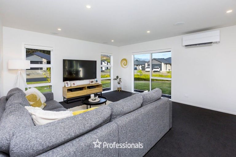 Photo of property in 12 Salisbury Crescent, Wallaceville, Upper Hutt, 5018