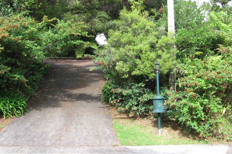 Photo of property in 120 Takahe Road, Titirangi, Auckland, 0604