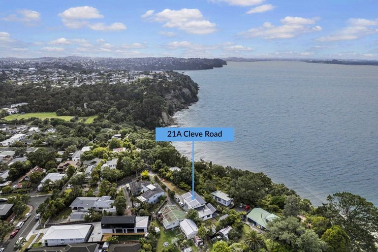 Photo of property in 21a Cleve Road, Green Bay, Auckland, 0604