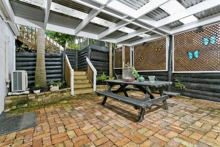 Photo of property in 33 Verran Road, Birkenhead, Auckland, 0626