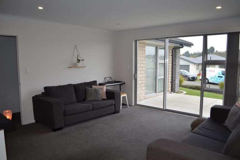 Photo of property in 35 Rochfort Crescent, Pyes Pa, Tauranga, 3112