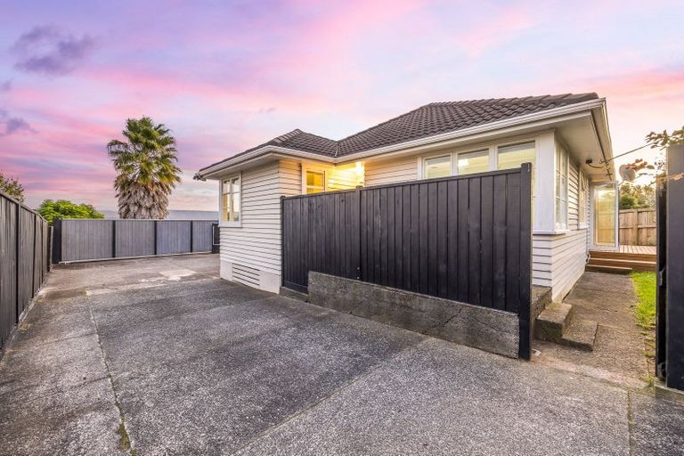 Photo of property in 182 Waimumu Road, Massey, Auckland, 0614