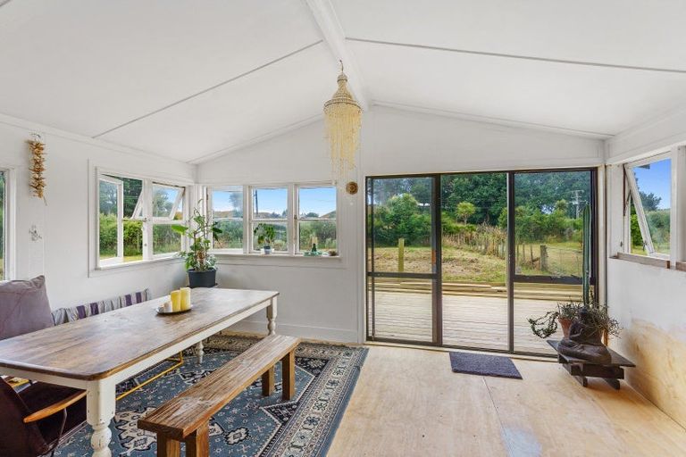 Photo of property in 577 Waikawa Beach Road, Waikawa Beach, Levin, 5573