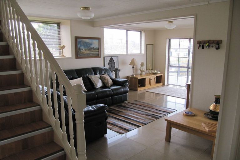 Photo of property in 76 Churchill Road, Cockle Bay, Auckland, 2014