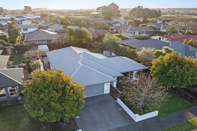 Photo of property in 32 Rue De La Mare, Parklands, Christchurch, 8083