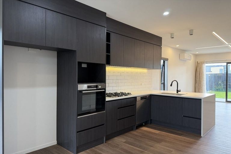 Photo of property in 5 Pilot Drive, Hobsonville, Auckland, 0616