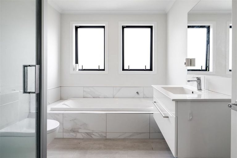 Photo of property in 17 Holmes Hanover Lane, Halswell, Christchurch, 8025