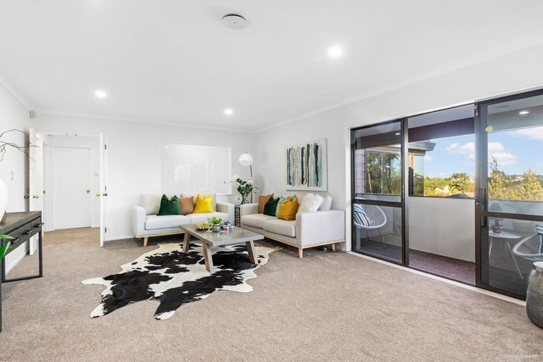 Photo of property in 2/9 Stoneleigh Court, Sunnynook, Auckland, 0632