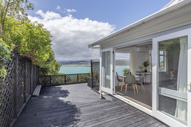 Photo of property in 24 Hungerford Road, Lyall Bay, Wellington, 6022