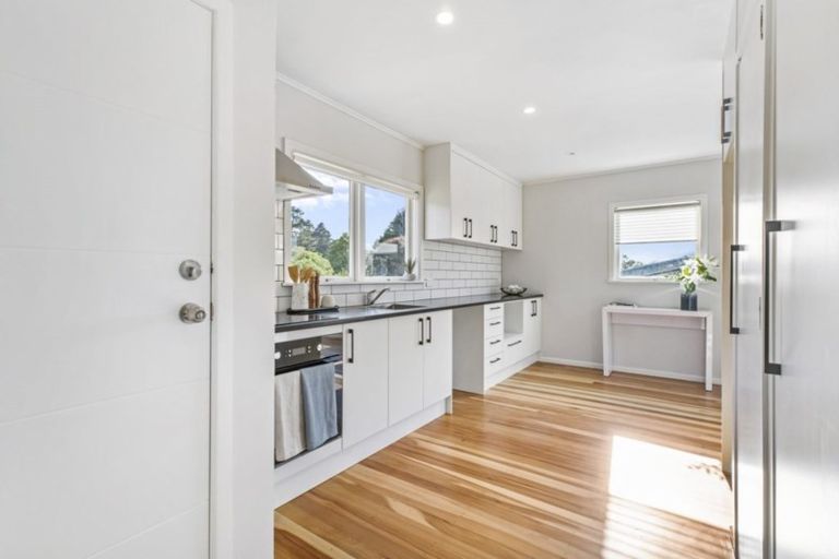 Photo of property in 38 Woodside Road, Massey, Auckland, 0614