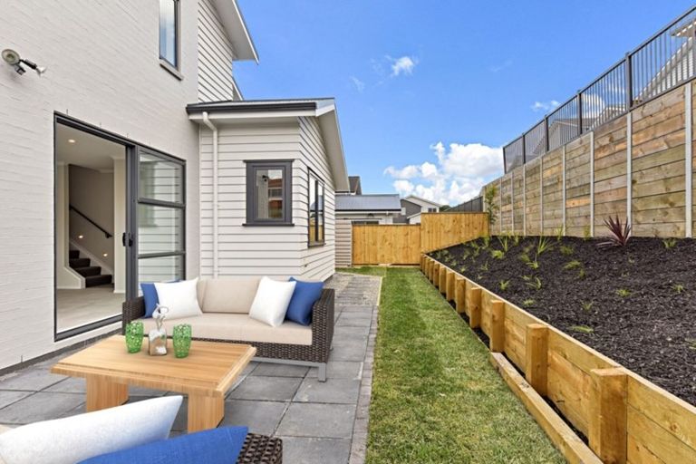 Photo of property in 8 Dragonfly Way, Massey, Auckland, 0614