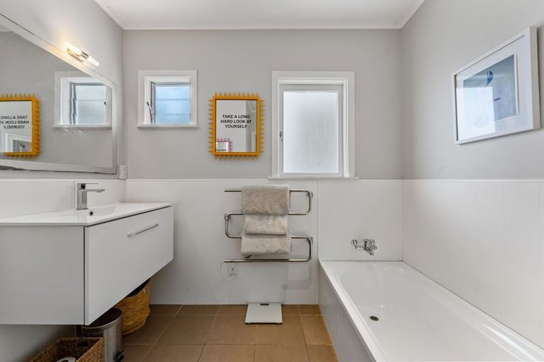 Photo of property in 1/73 Birkdale Road, Birkdale, Auckland, 0626