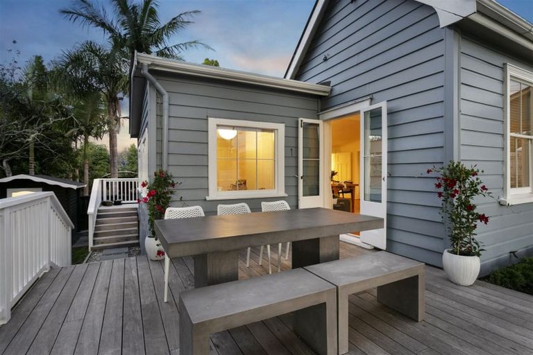 Photo of property in 1/23 Gladstone Road, Northcote, Auckland, 0627