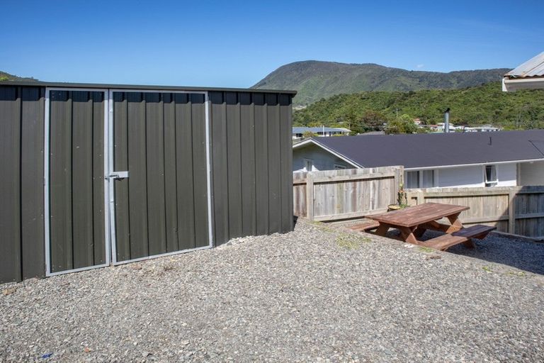 Photo of property in 75 Milton Terrace, Picton, 7220